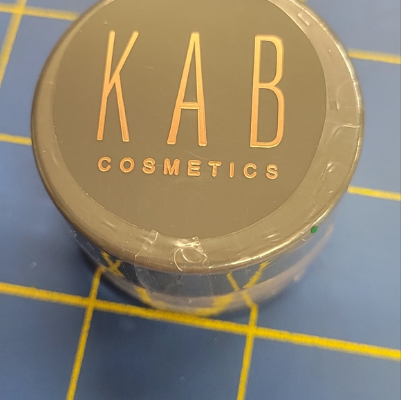 KAB Translucent Loose Setting Powder 0.09oz - Picture 2 of 2
